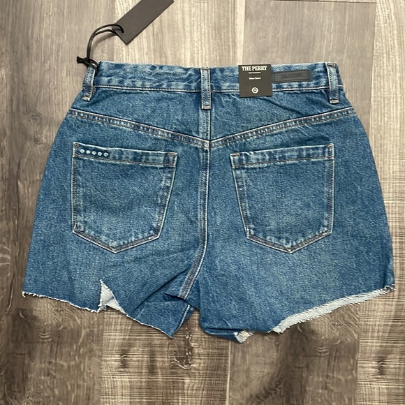⭐️ NWT Blank NYC The Perry Denim Shorts - Picture 5 of 6